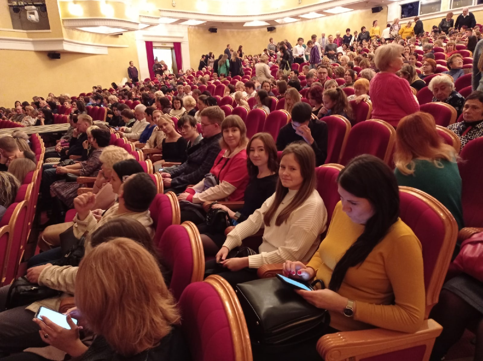 Студенты-информатики побывали в театре